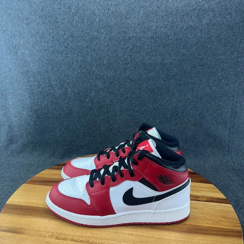 Air Jordan 1 Mid GS Chicago White Heel Red Black 554725-173 Sz 7Y Womens 8.5